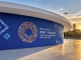THAÏLANDE – FRANCE : Deux ministres français attendus à Bangkok pour les réunions du FMI et de la Banque mondiale Pavillon moderne au coucher du soleil en Thaïlande