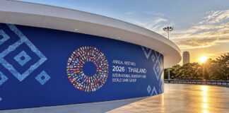 THAÏLANDE – FRANCE : Deux ministres français attendus à Bangkok pour les réunions du FMI et de la Banque mondiale Pavillon moderne au coucher du soleil en Thaïlande