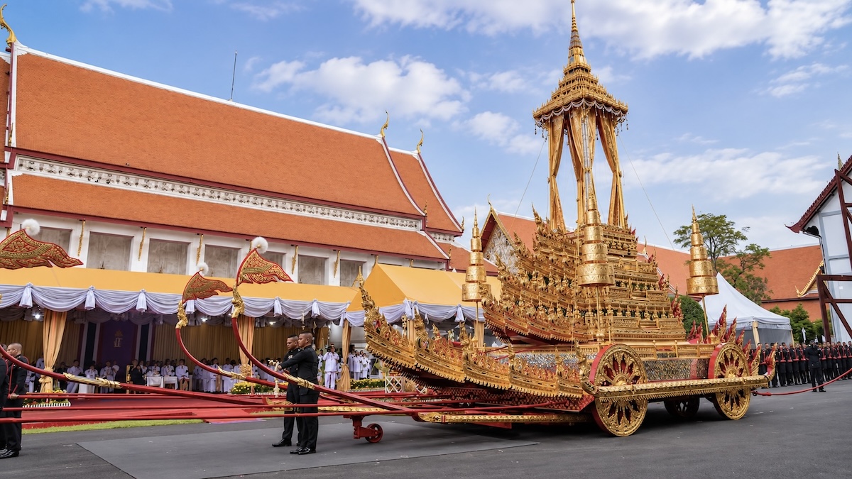 Procession royale thaïlandaise dorée