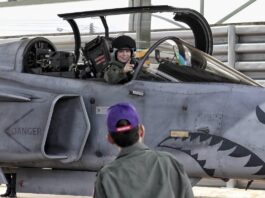 THAÏLANDE – MONARCHIE : La reine Suthida pilote seule un avion de chasse Reine Suthida chasseurs gripen