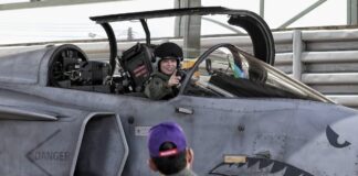 THAÏLANDE – MONARCHIE : La reine Suthida pilote seule un avion de chasse Reine Suthida chasseurs gripen