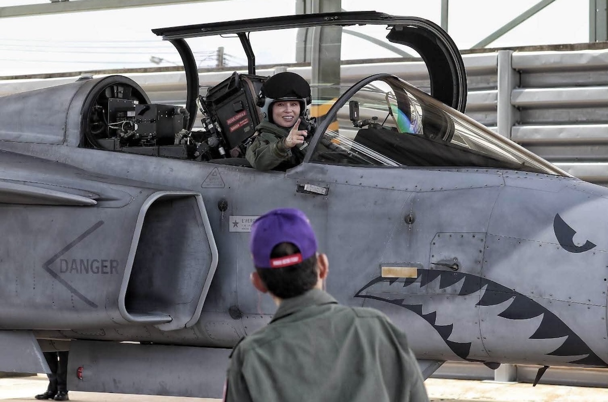 Reine Suthida chasseurs gripen