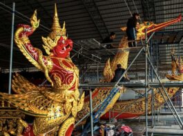 THAÏLANDE – BANGKOK : Quand les barges royales reprennent possession du Chao Phraya préparatif barges royale
