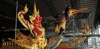 THAÏLANDE – BANGKOK : Quand les barges royales reprennent possession du Chao Phraya préparatif barges royale